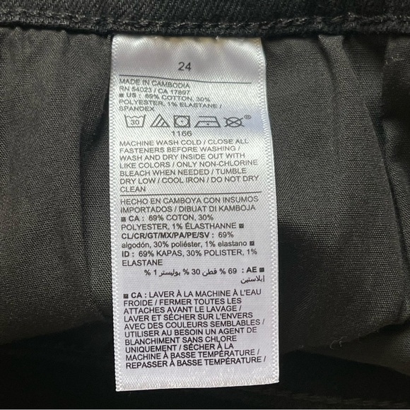 Old Navy Women’s Mid-Rise Wow Black Jean Shorts Plus Size 24 Stretchy Casual - Picture 10 of 10